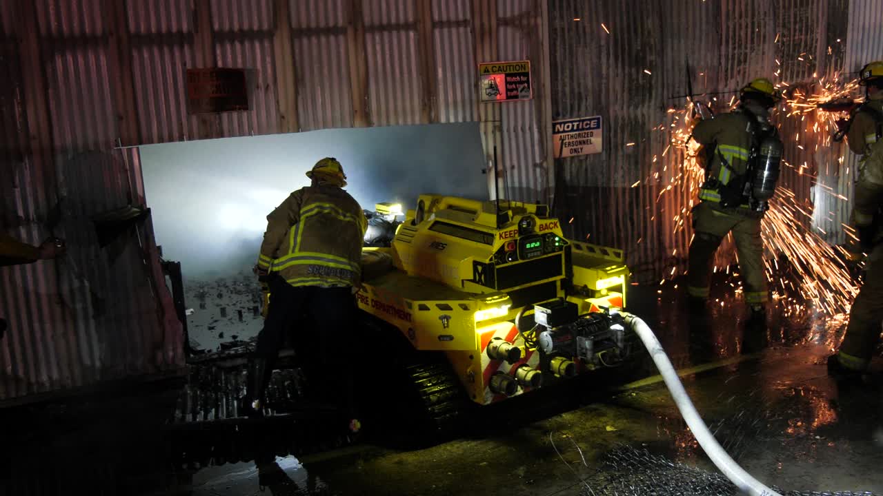 robot de extinción de incendios que lucha contra el fuego 4k