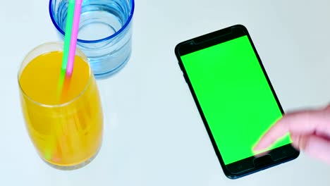 enviar un mensaje y usar un teléfono inteligente