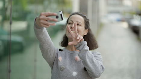 Beautiful-mature-woman-taking-selfie-with-smartphone