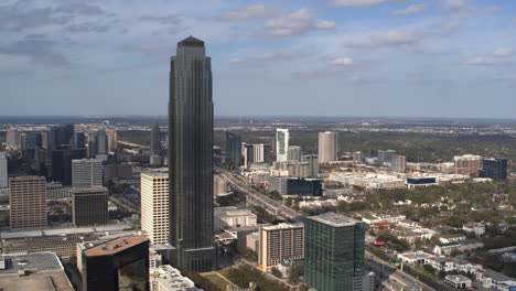 4K-Drohnenansicht-Des-Williams-Tower-Und-Des-Einkaufszentrums-Galleria-In-Houston