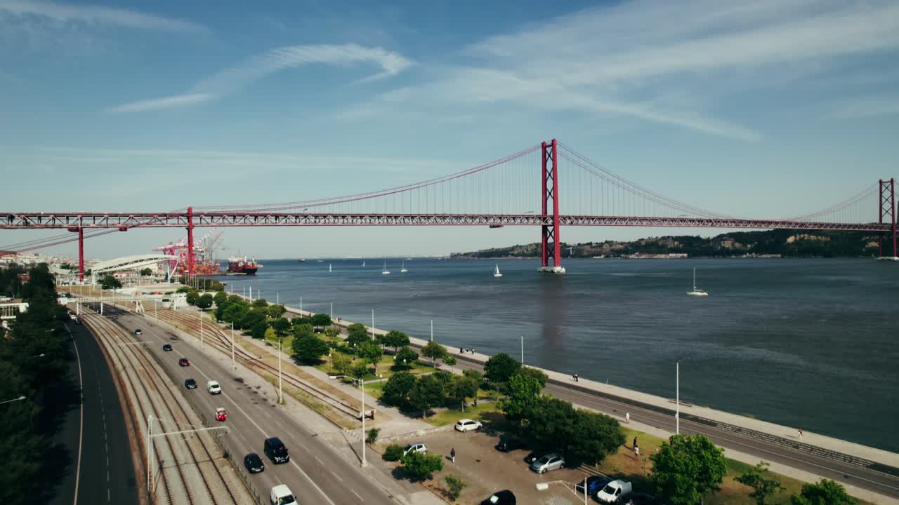 포르투갈 리스본에 있는 dom luís i 다리