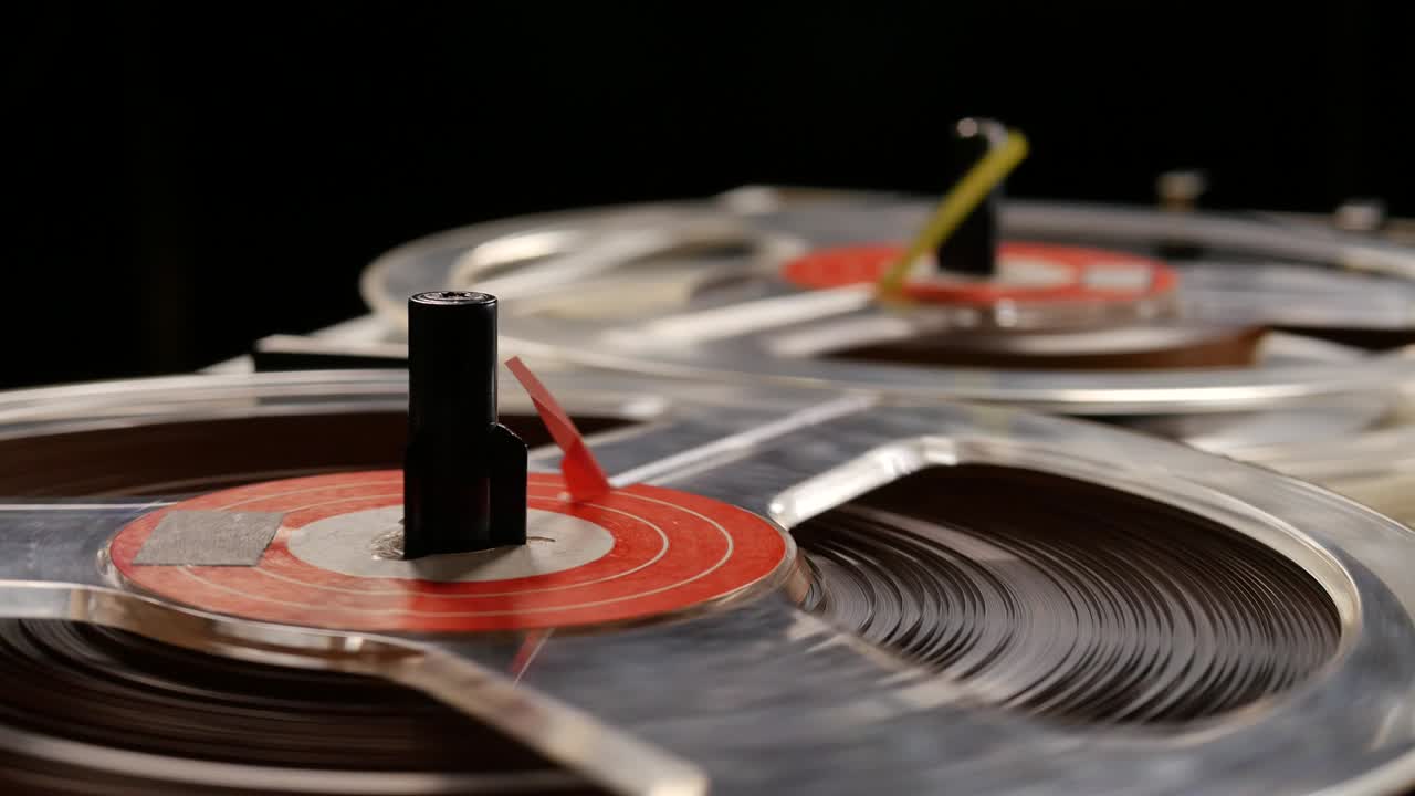 오디오 테이프 레코더, 테이프 데크 또는 테이프 기계, 아날로그 오디오 저장 장치