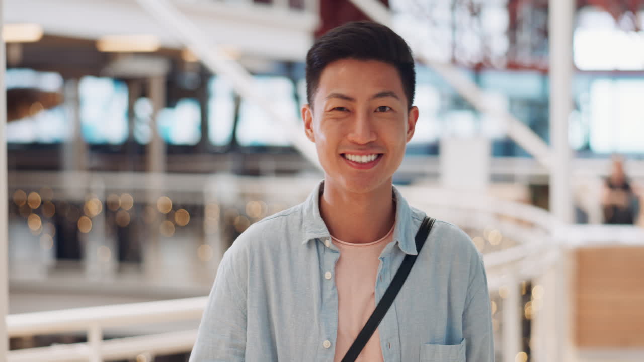 小売モール,親指を上げて,男性のショッピング