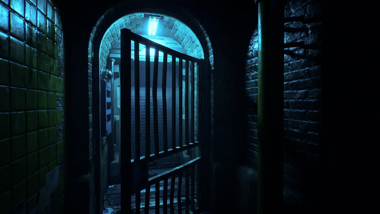 얼룩진 문이 있는 어고 무서운 골목길