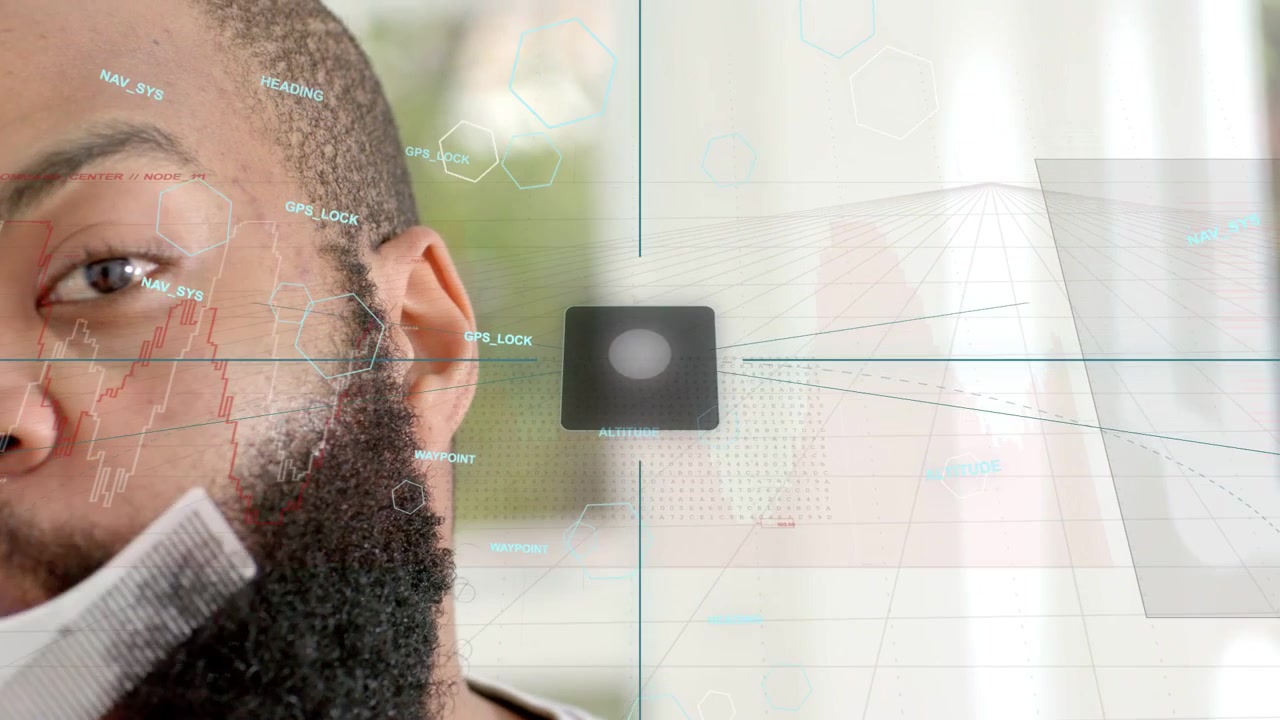 Homem adulto levando pente branco à barba, iniciando tecnologia de cuidado pessoal com sobreposições HUD demonstrando a modelagem.