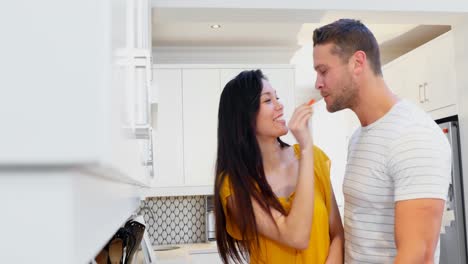 Couple-cutting-vegetables-in-kitchen-at-home-4k