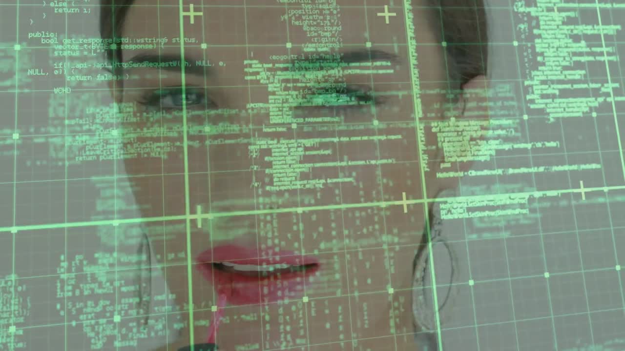 анимация обработки данных над лицом белой женщины в макияже