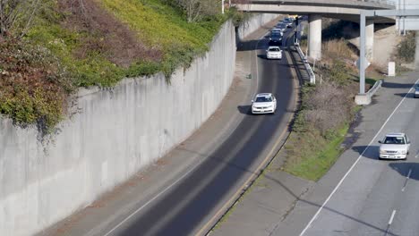 Cars-driving-in-Seattle-traffic