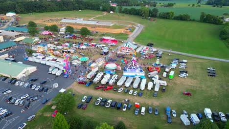 Vista-Aérea-Con-Dron-De-Feria,-Carnaval-Y-Festival.