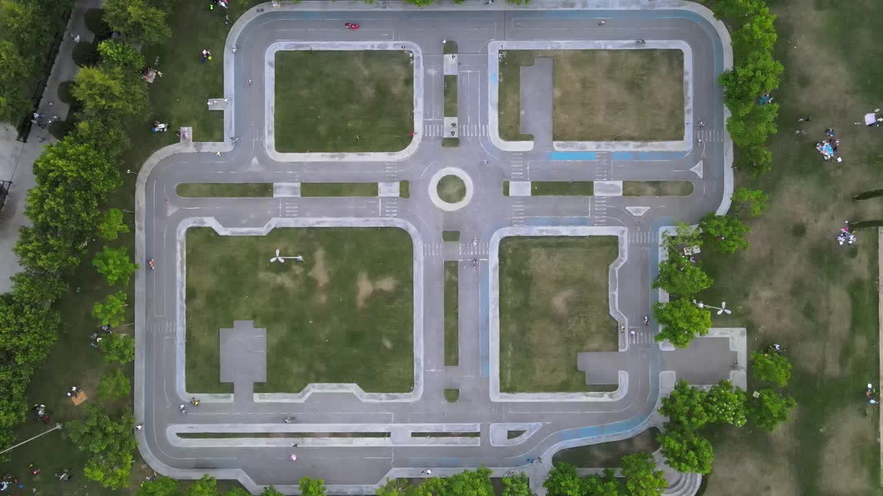 아이들을 위한 공중 드론 교통 학교