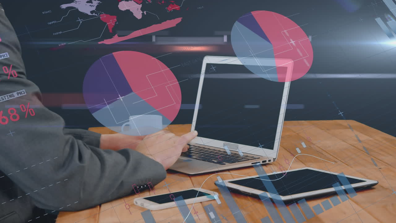 hombre de negocios con diferentes aparatos y diferentes gráficos