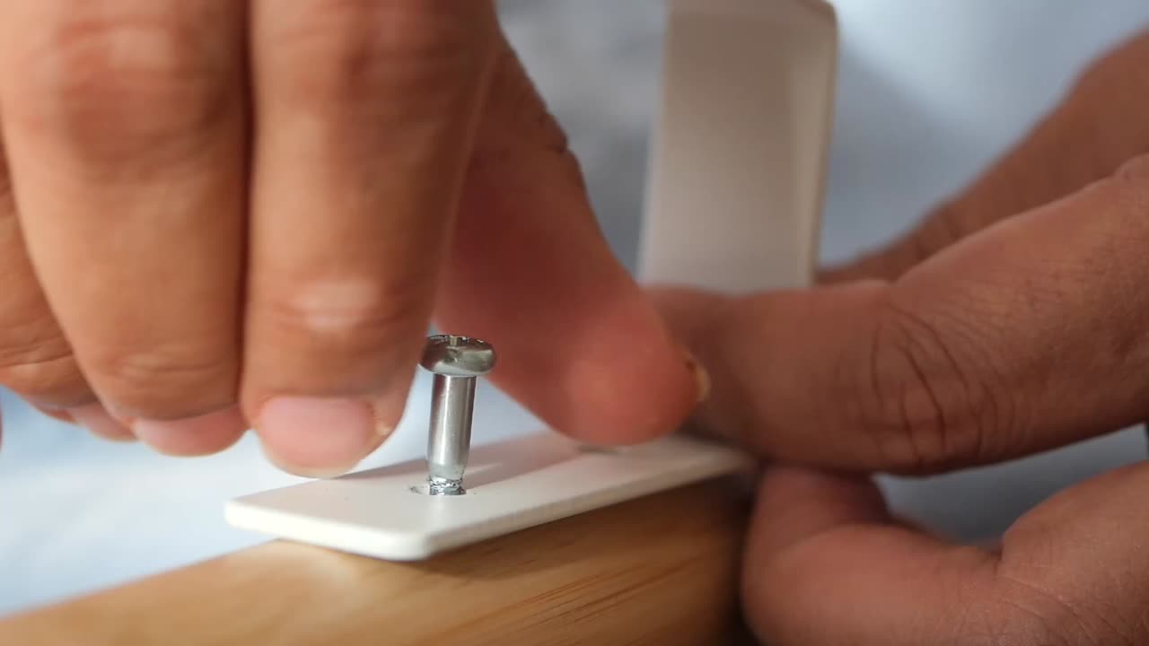 Merakit furnitur