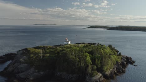 Hineinschieben,-Nach-Links-Zum-Leuchtturm-Schwenken