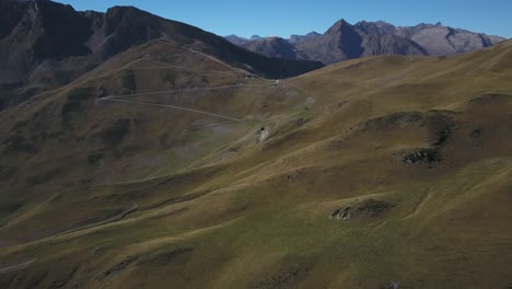 Hairpins-of-Col-du-Portet-on-sunny-summer-day,-Pyrenees-in-France