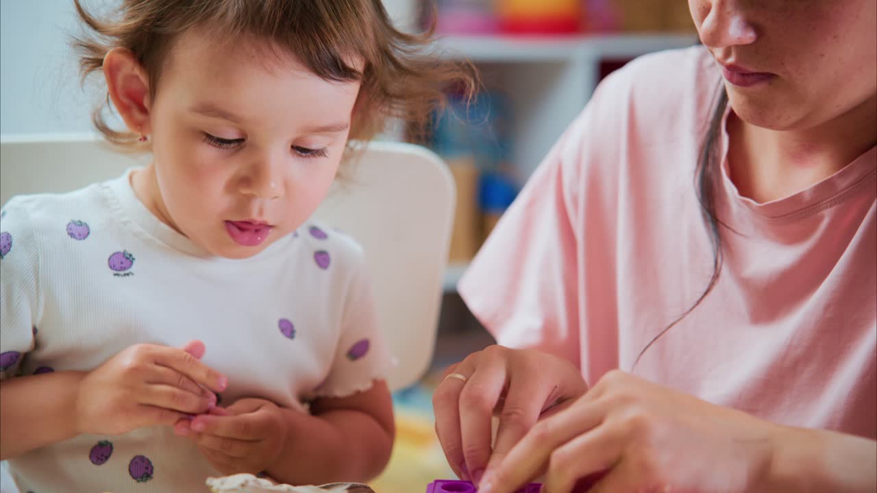 Engaging Mother-Daughter Craft Session: Hands-on Learning and Creativity During Quality Time Together