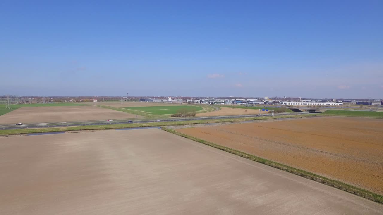 Luchtfoto van landbouwgrond met heldere lucht