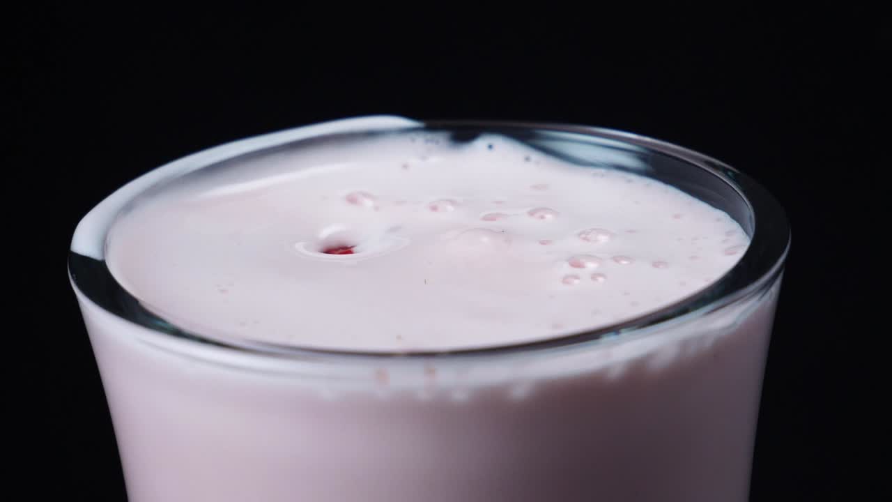 Smoothie alla fragola in vetro