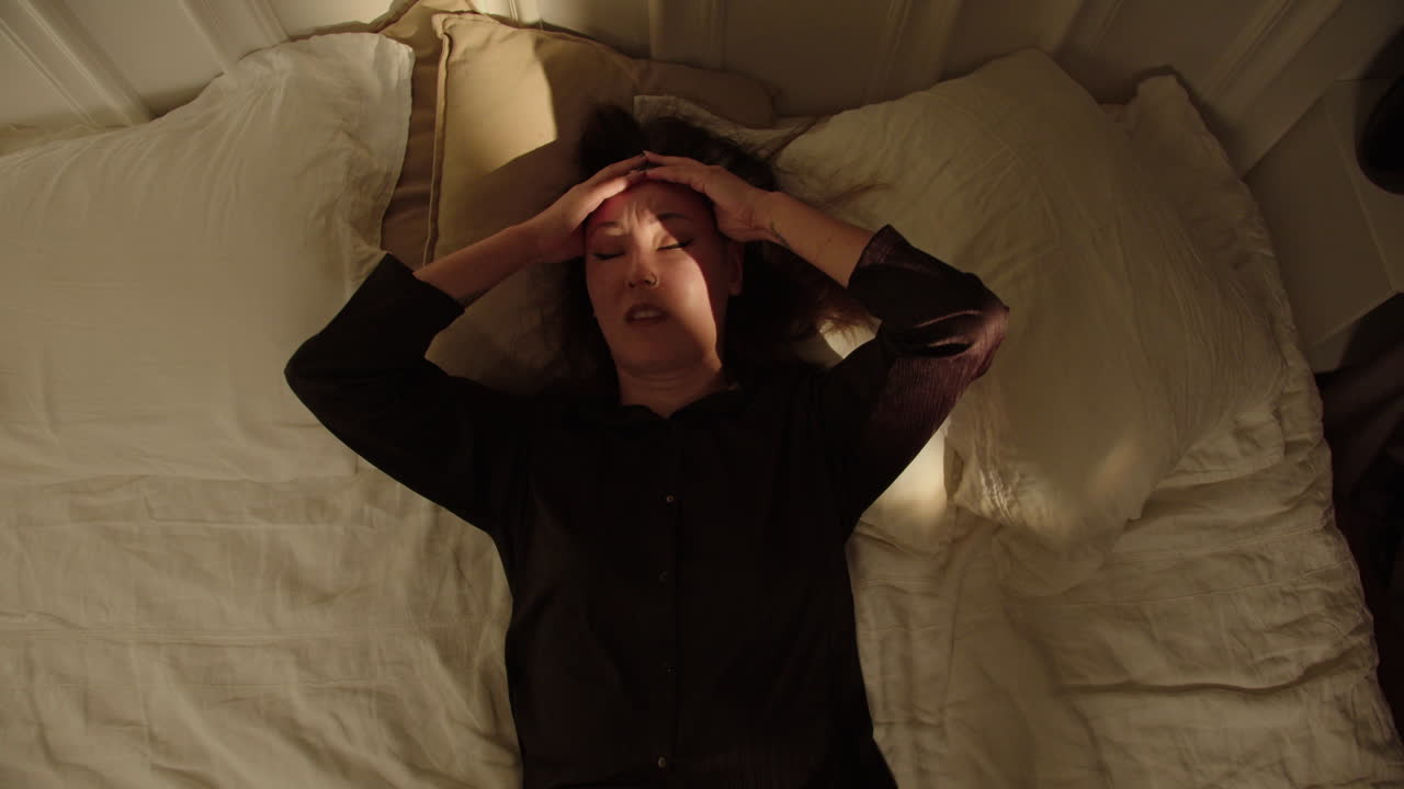 잠을 자려고 하는 여자