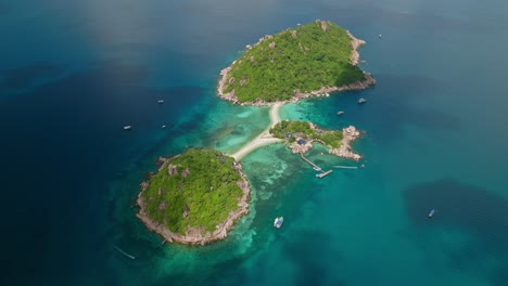 Aerial-view-of-Koh-Nang-Yuan-Island,-Koh-Tao-in-Thailand