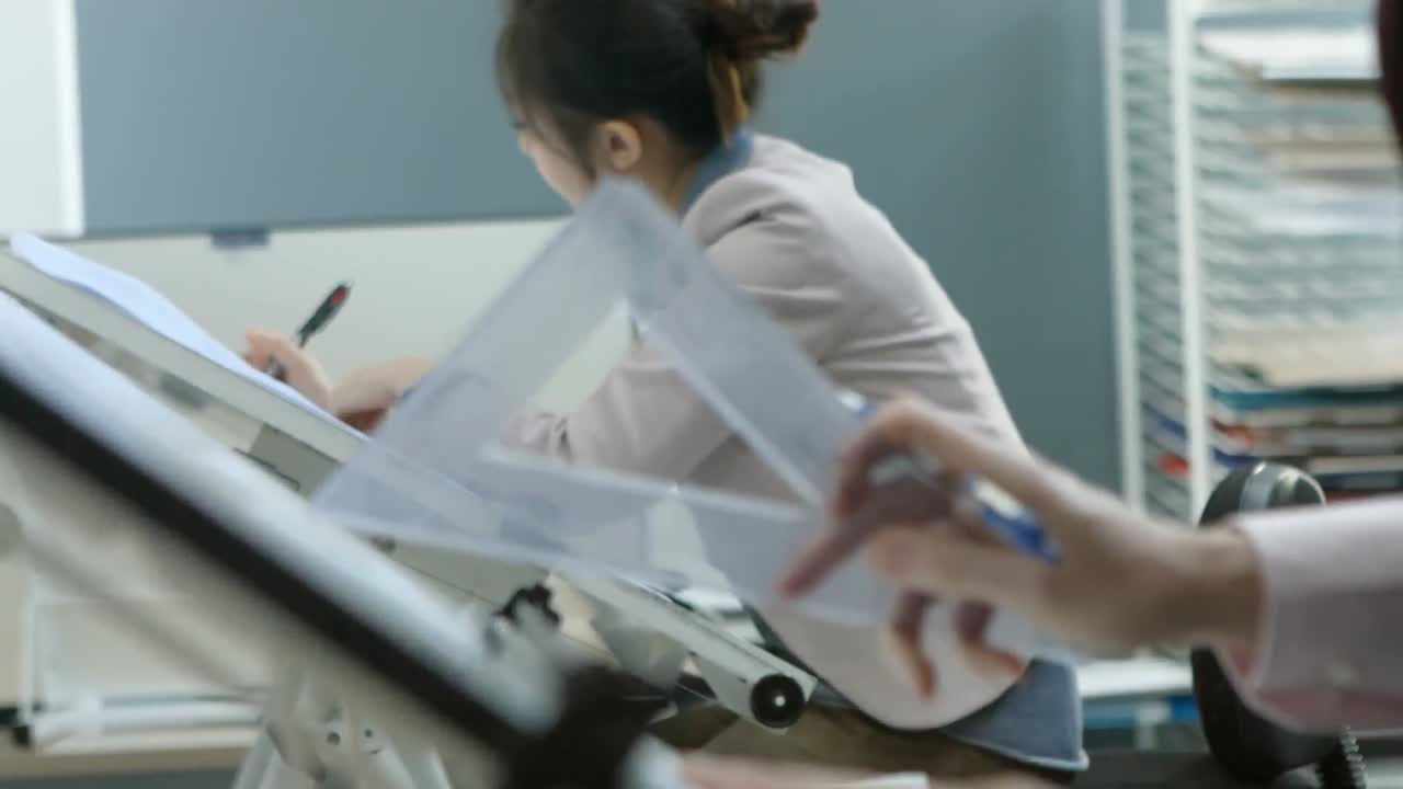 ejecutivos que trabajan en el proyecto 4k