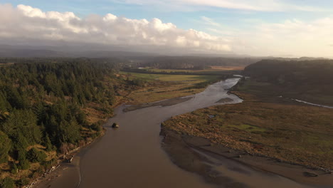 Hermoso-Paisaje-Del-Río-Sixes-En-El-Parque-Estatal-Cabo-Blanco