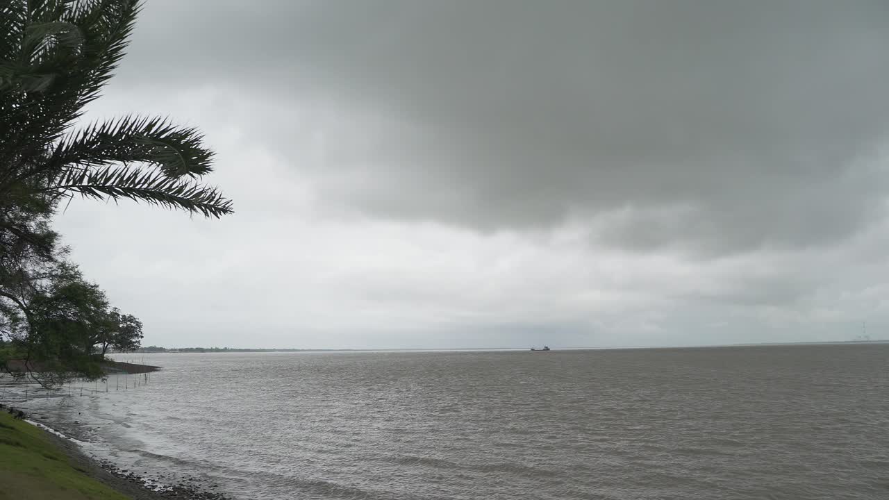 The estuary of the river Ganges here has given the river its enormous size