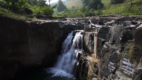 Awesome-Zarwani-waterfall,-Dhirkhadi,-Gujarat