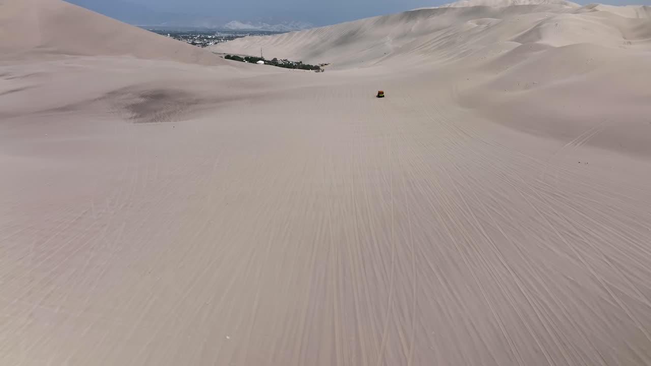 buggies de dunas en huacachina, desierto de perú