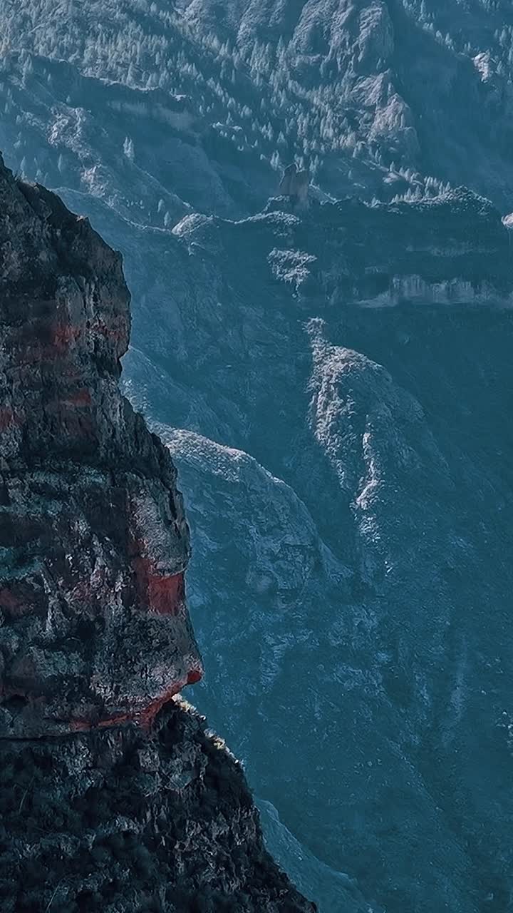 Vista aerea del paesaggio di Gran Canaria mostra montagne e formazioni rocciose