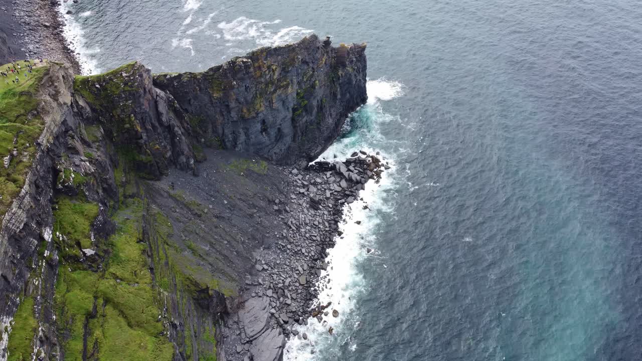 irlanda los acantilados de moher, playa escarpada sin acceso