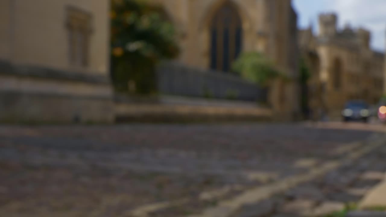 오래 된 옥스포드 거리 01 아래로 교통의 defocused 샷