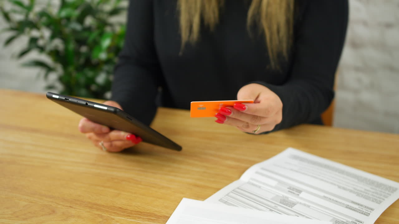Pagare le bollette online con carta di credito o debito