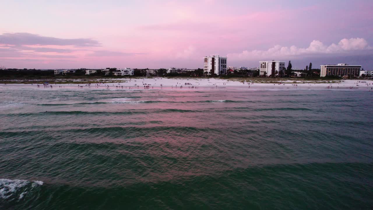 Beautiful Florida sunset in Sarasota. Panning shot of beach. 29.97 fps