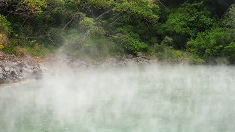 las aguas termales del valle en beitou, taiwán taipei