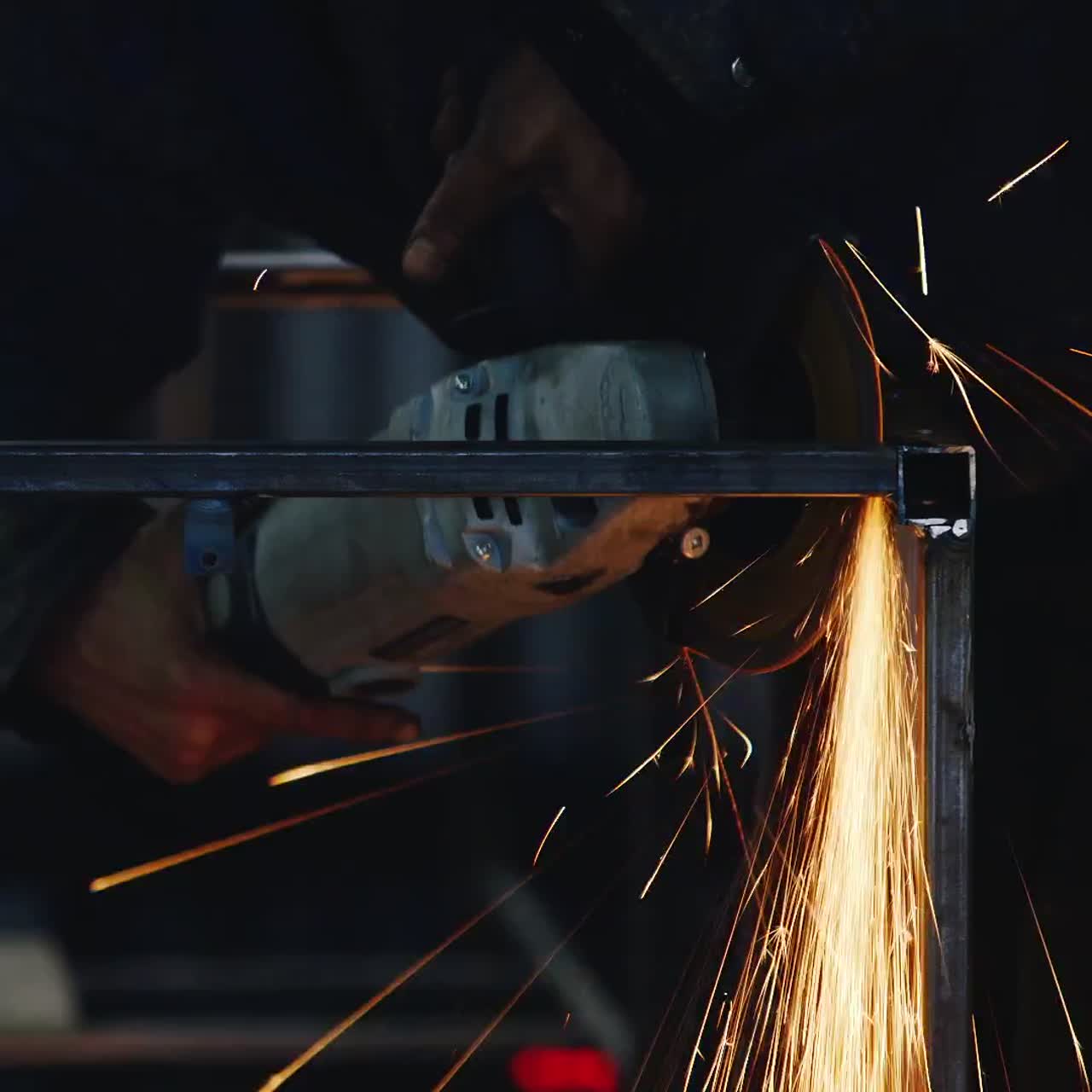 chispas de una herramienta eléctrica manual 1