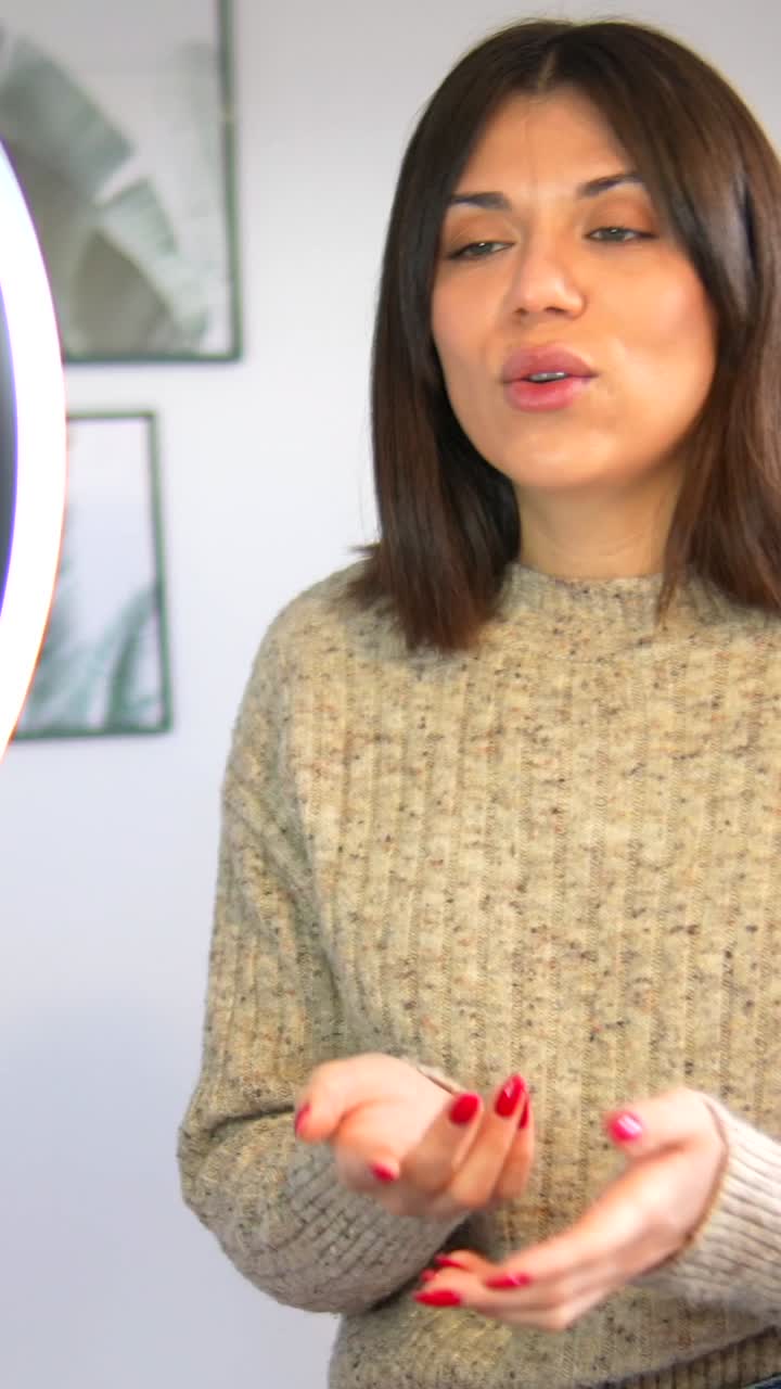 Ritratti di una donna in interni