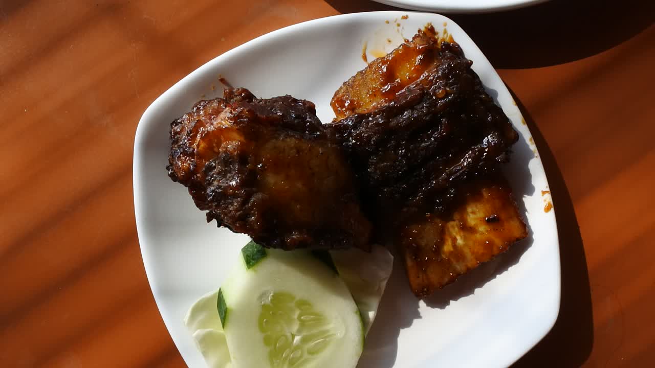 Iga Bakar dengan Kecap Kental