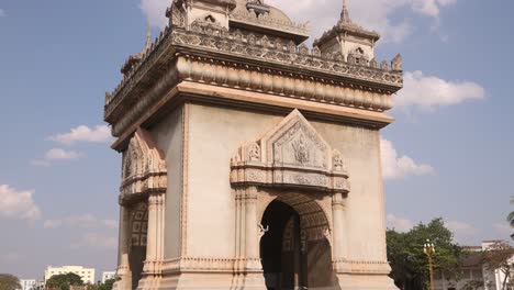 Blue-skies-and-clouds-behind-the-Patuxai-Victory-Monument-in-the-center-of-Vientiane,-Laos