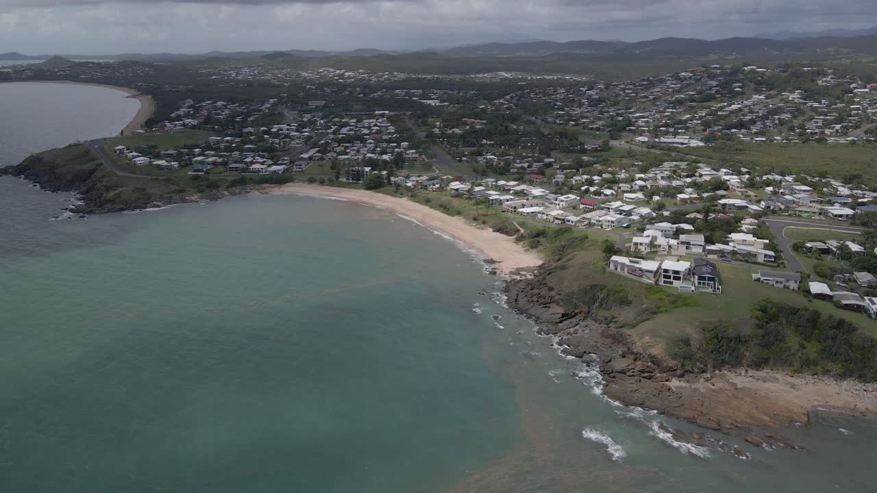 호주 퀸즐랜드주 카프리콘 코스트에 있는 해안 마을 예푼의 공중 파노라마