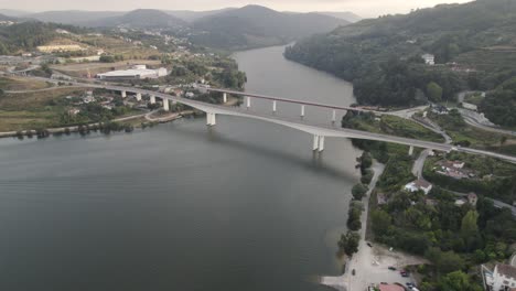 puente de ribeiro de hintze en la ciudad de entre-os-rios en portugal