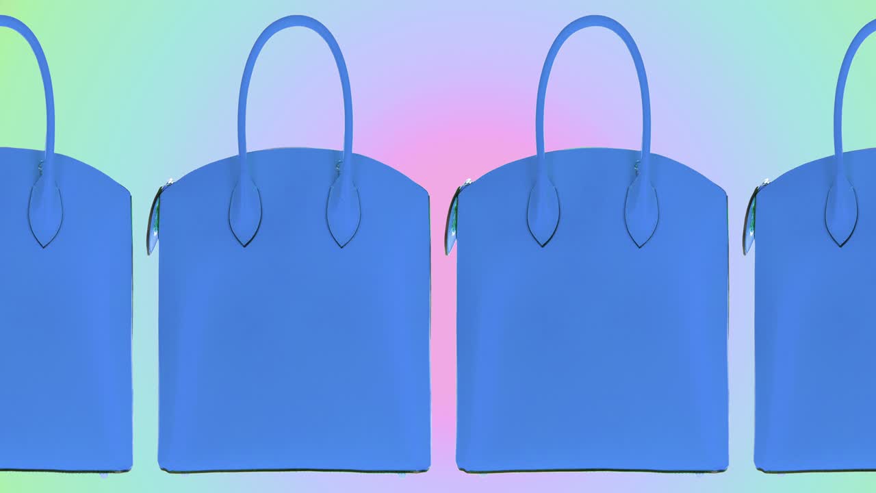 bolsos de mujeres de 4k moviéndose en una sola fila cambiando de color sobre un fondo rosa