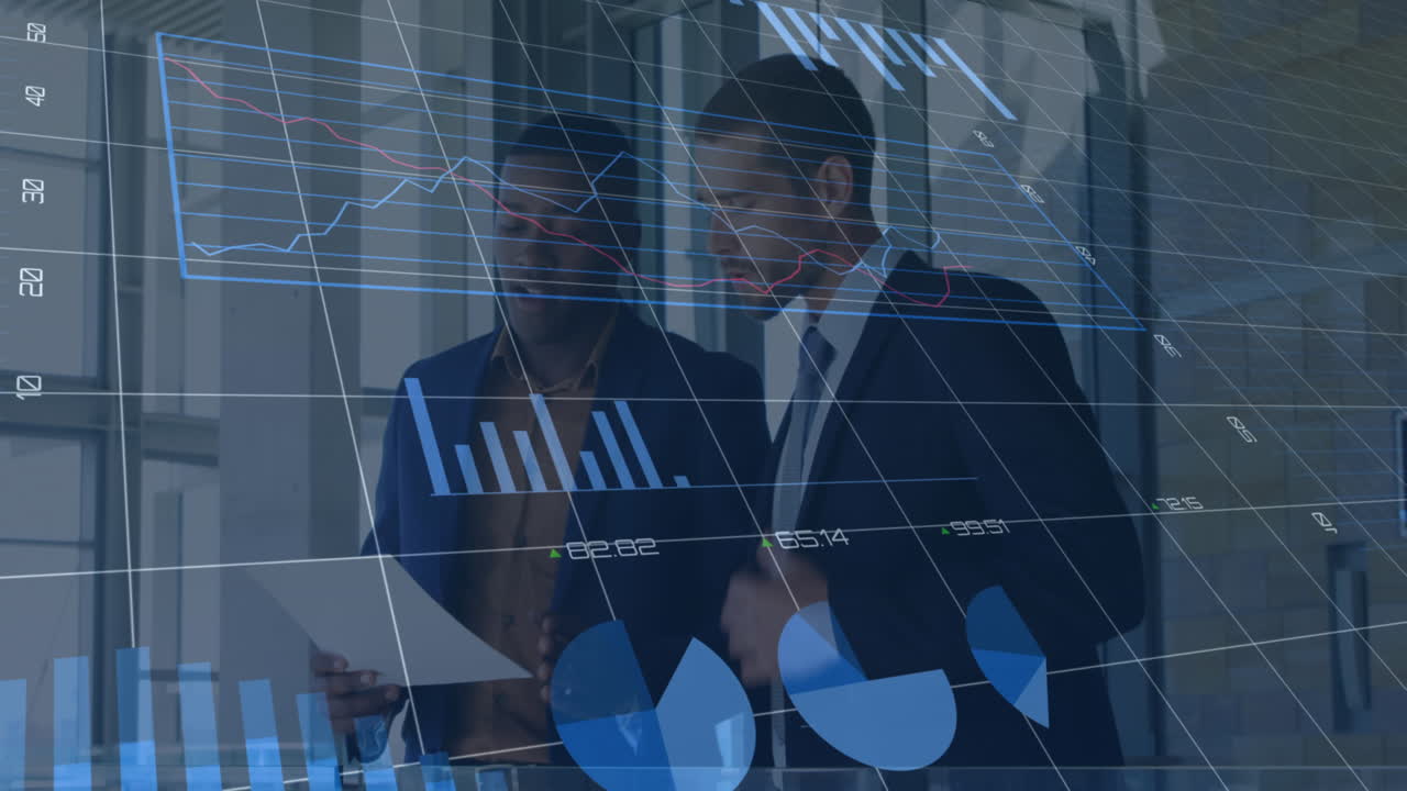 animación del procesamiento de datos financieros sobre dos personas de negocios diferentes