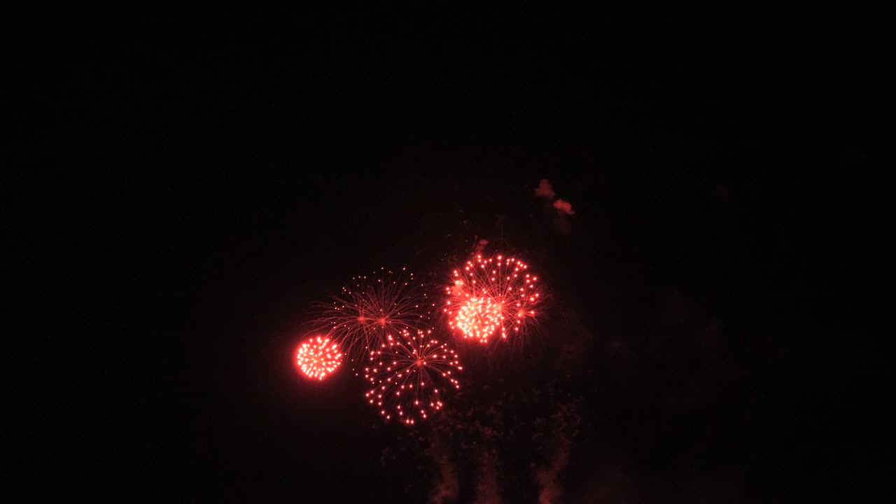 espectáculo de fuegos artificiales en cámara lenta