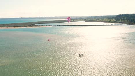 antena: acuicultura y kitesurf en la laguna de alvor en portugal