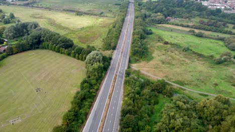 Aerial-Dolly-Vorwärts-über-Die-Zweispurige-A2-In-Kent