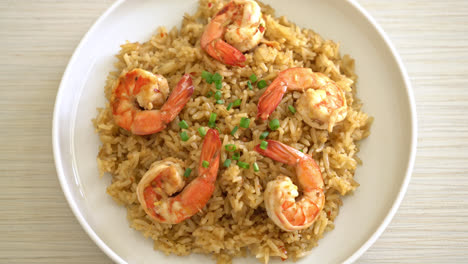 garlic fried rice with shrimps or prawns