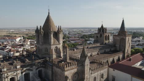 Vista-Circular-Aérea-De-La-Catedral-En-Toda-Su-Magnificencia