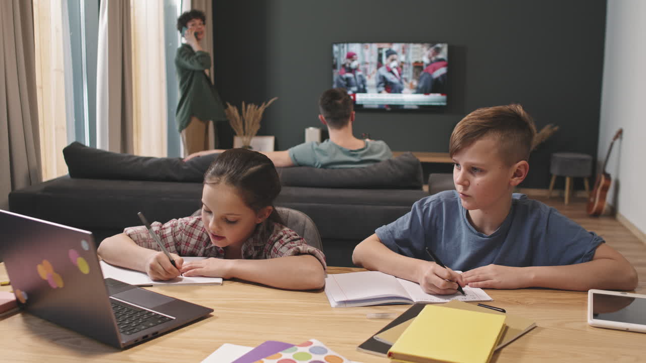 Family Members Spending Weekend At Home