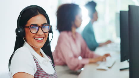 Gesicht,-Kontaktieren-Sie-Uns-Oder-Eine-Frau-Im-Callcenter