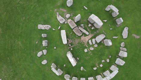 4K-Aerial-of-the-prehistoric-monument-of-Stonehenge,-in-Wiltshire,-England,-UK
